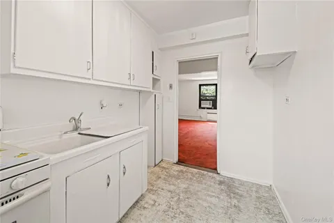 $339,999 | 73-45 210th Street, Unit 3F | Oakland Gardens