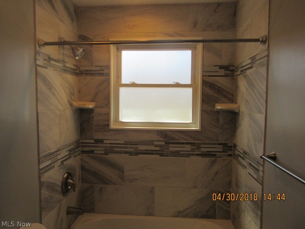 5644 Dolphin Road Mentor, OH 44060 - Photo 10 of 18 Gallery Image 10