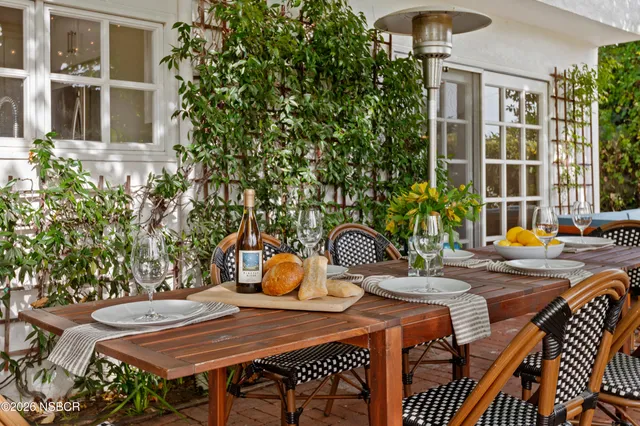 a view of an outdoor space in the house