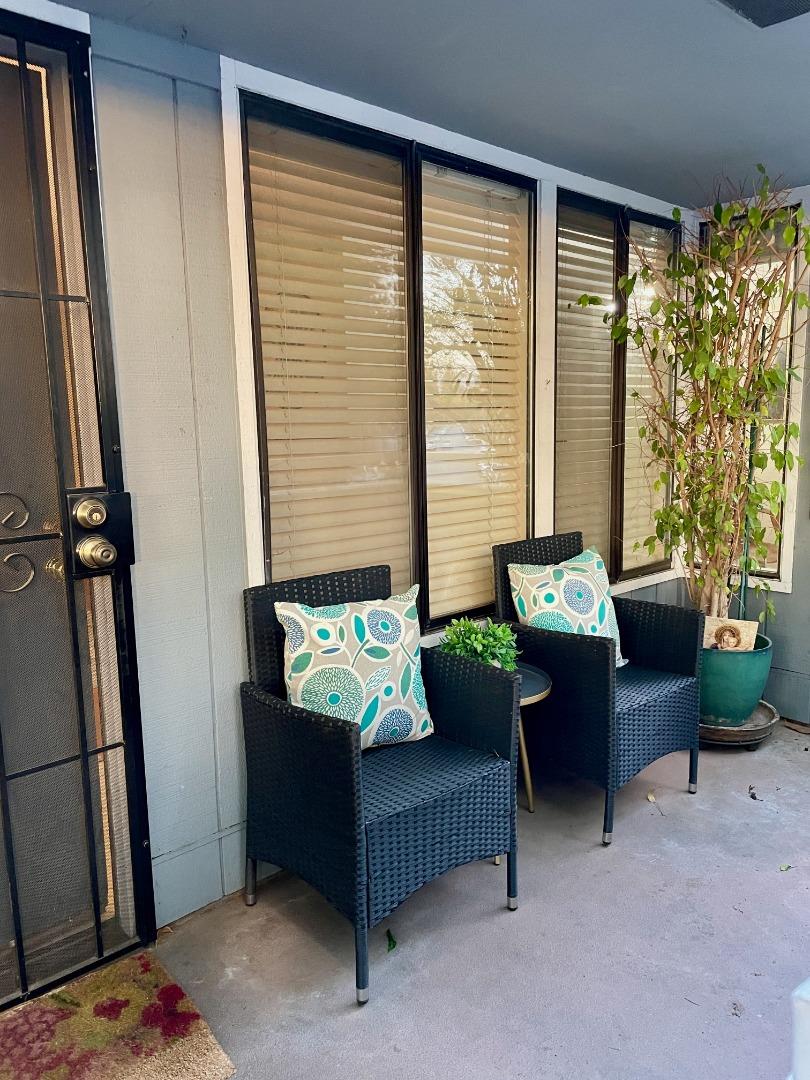 862 La Barbera Drive San Jose, CA 95126 - Photo 2 of 29 a living room with furniture and a window
