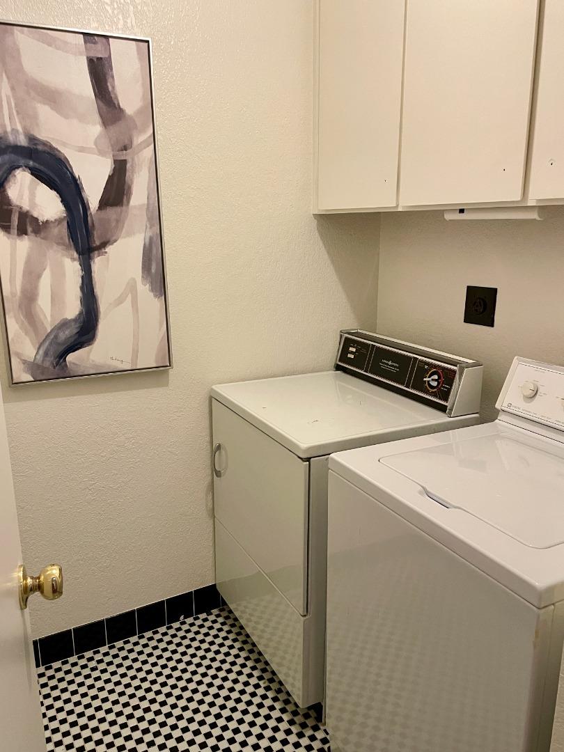 862 La Barbera Drive San Jose, CA 95126 - Photo 24 of 29 a utility room with dryer and washer