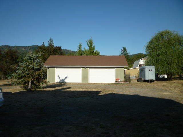 205 Latigo Ranch Road Williams, OR 97544 - Photo 38 of 50 4 car garage