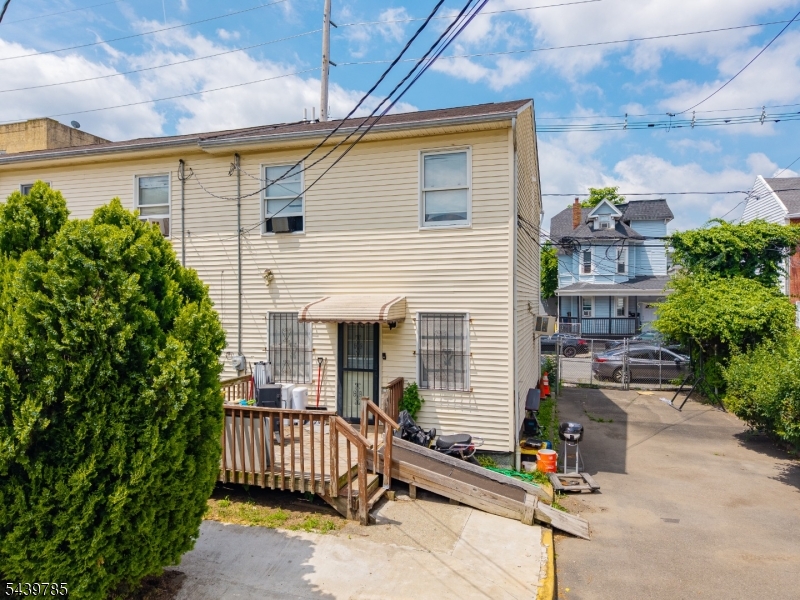 265 Rosa Parks Boulevard Paterson, NJ 07501 - Photo 22 of 31