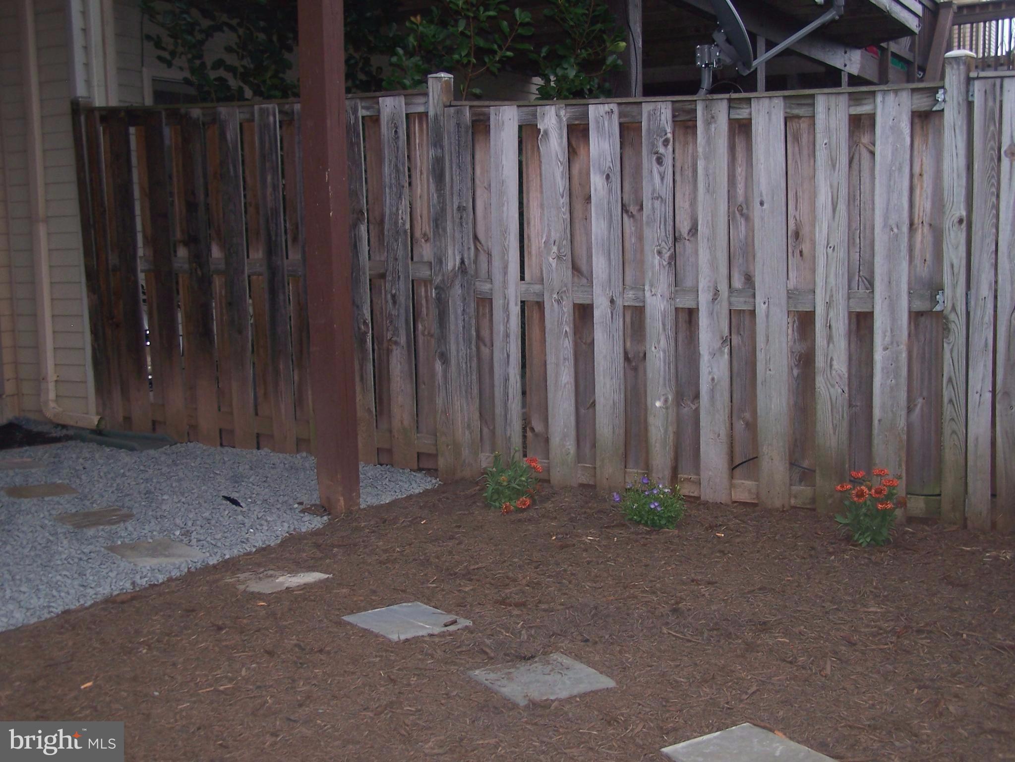 46871 Rabbitrun Terrace Sterling, VA 20164 - Photo 29 of 30 a view of a wooden fence