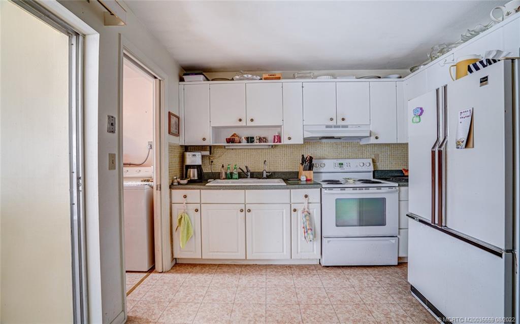 425 Robalo Court Stuart, FL 34996 - Photo 3 of 14 Gallery Image 3