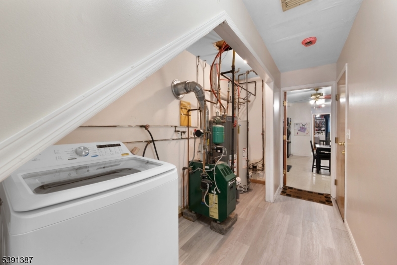 566 2nd Avenue Elizabeth, NJ 07202 - Photo 5 of 38 a utility room with dryer and washer
