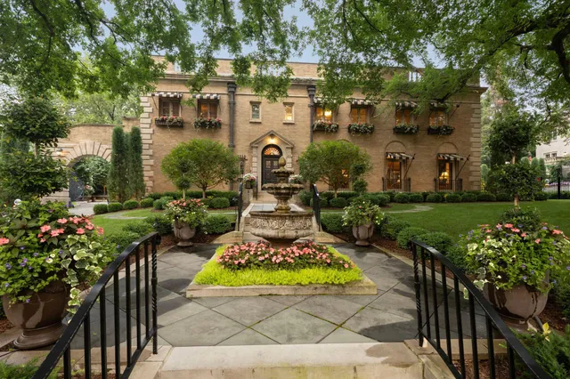 $3,895,000 | 4415 East Lake Harriet Parkway, Minneapolis, MN 55419