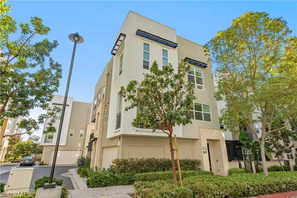 $950,000 | 2208 Synergy, Irvine, CA 92614