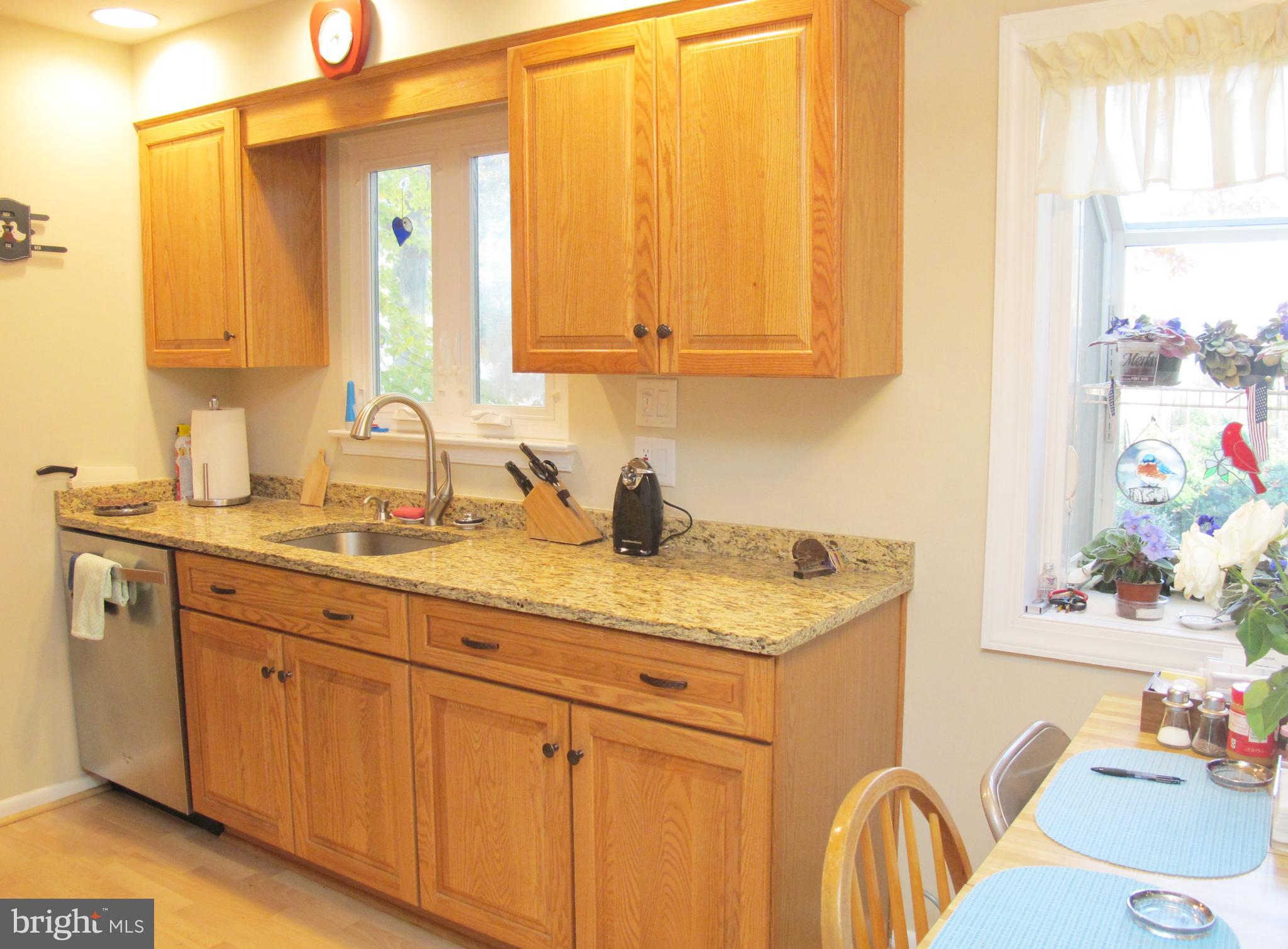 164 Oxford Road Delran, NJ 08075 - Photo 13 of 38 a bathroom with a granite countertop sink and a mirror