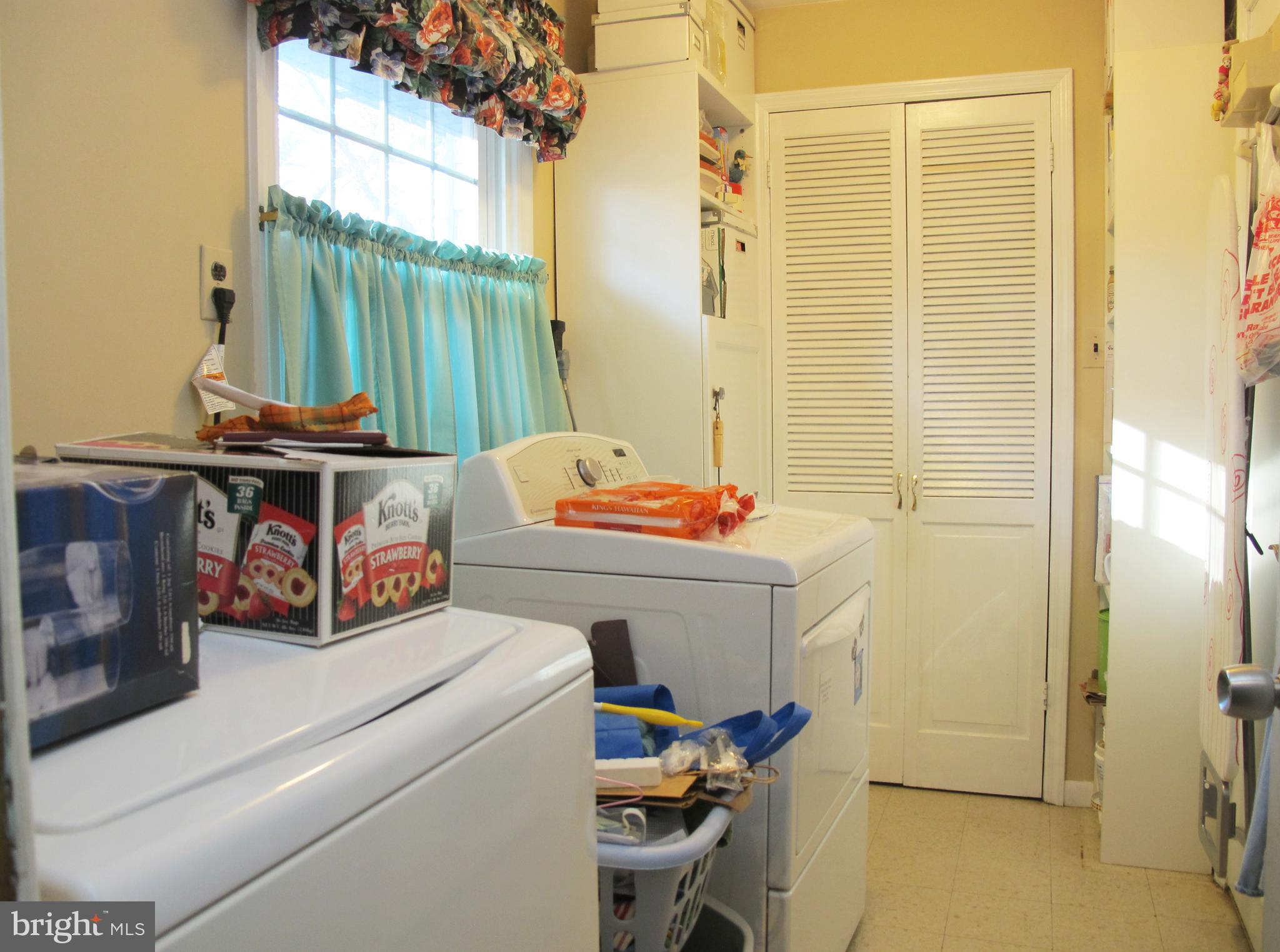 164 Oxford Road Delran, NJ 08075 - Photo 21 of 38 a utility room with dryer and washer