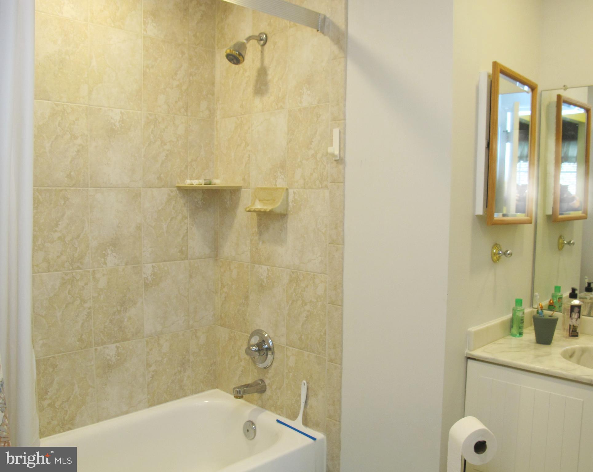 164 Oxford Road Delran, NJ 08075 - Photo 25 of 38 a bathroom with a tub and sink