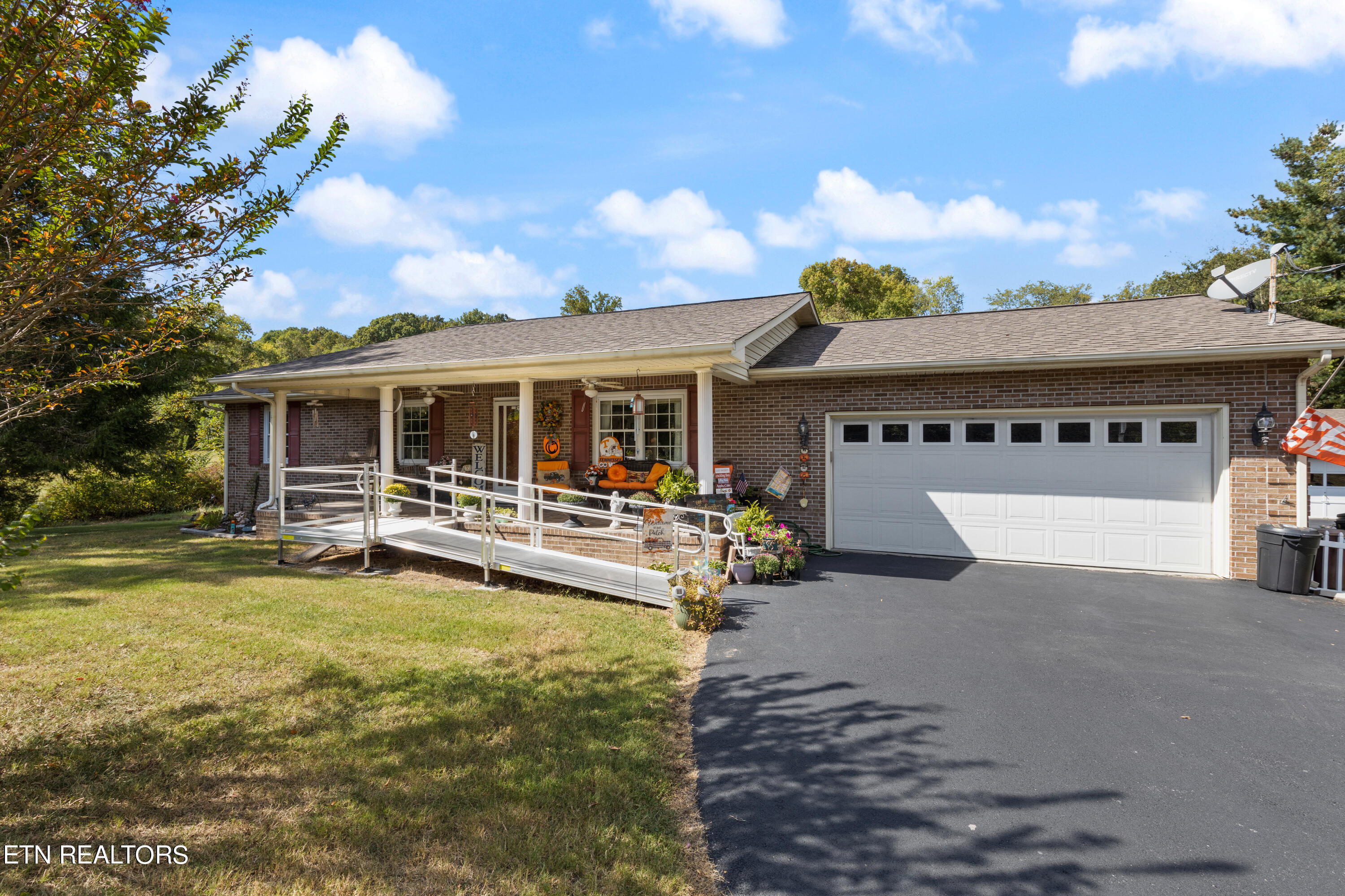 1328 Oak Ridge Highway Clinton, TN 37716 - Photo 1 of 25 AD5525B4-4B9F-4A48-904B-65A787B398BC