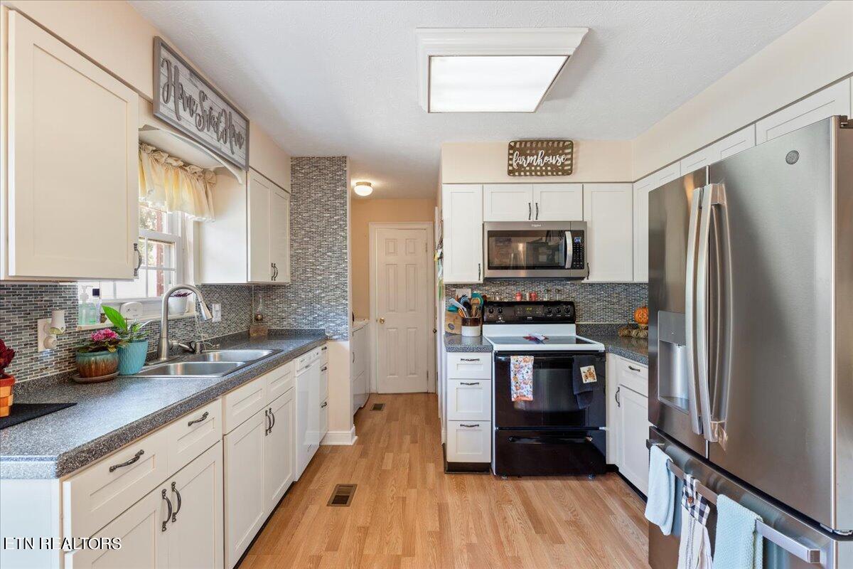 1328 Oak Ridge Highway Clinton, TN 37716 - Photo 13 of 25 92412E42-C838-4B02-B86F-27BA047095EF