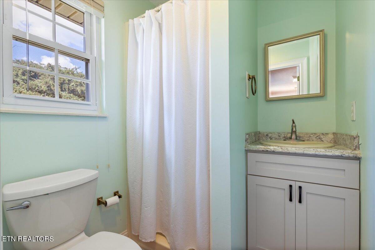 1328 Oak Ridge Highway Clinton, TN 37716 - Photo 17 of 25 368BFEE1-751F-4AE5-9448-B27DF7EE22F6