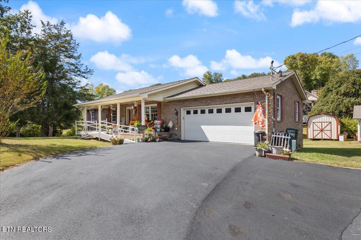 1328 Oak Ridge Highway Clinton, TN 37716 - Photo 4 of 25 B639A80F-B93C-4603-95F1-D04BB62F6074