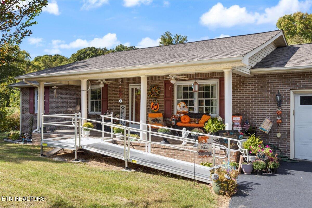1328 Oak Ridge Highway Clinton, TN 37716 - Photo 5 of 25 CF4B8870-61BE-4A90-9D2C-B24D8E274ADF