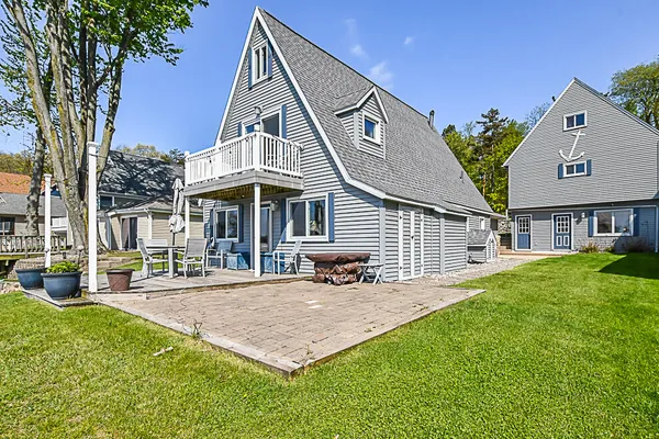 $729,888 | 1210 North Eagle Lake Drive, Kalamazoo, MI 49009