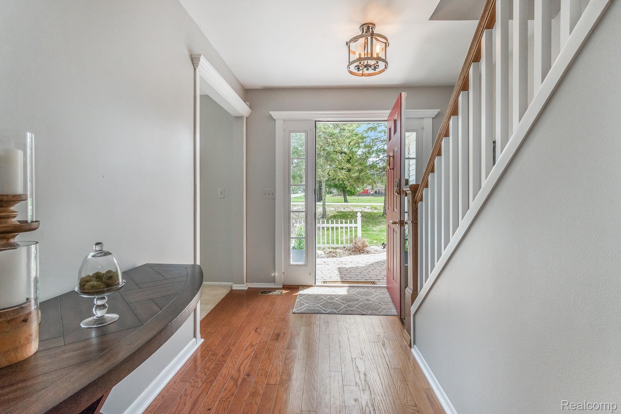 1366 Potomac Drive Rochester, MI 48306 - Photo 6 of 42 DSC_0147.jpg