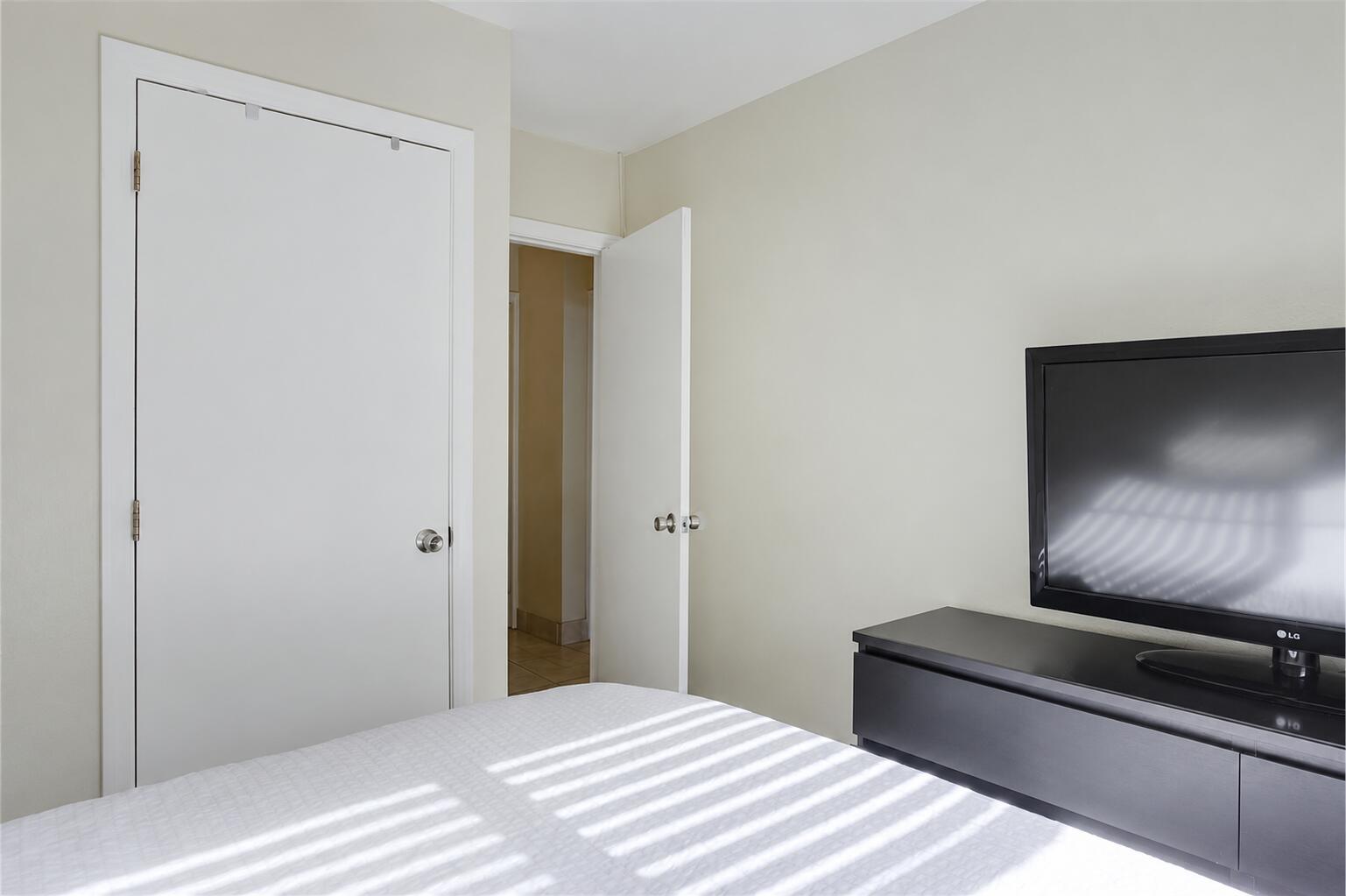 970 Southwest 3rd Avenue Pompano Beach, FL 33060 - Photo 13 of 24 12 bed
