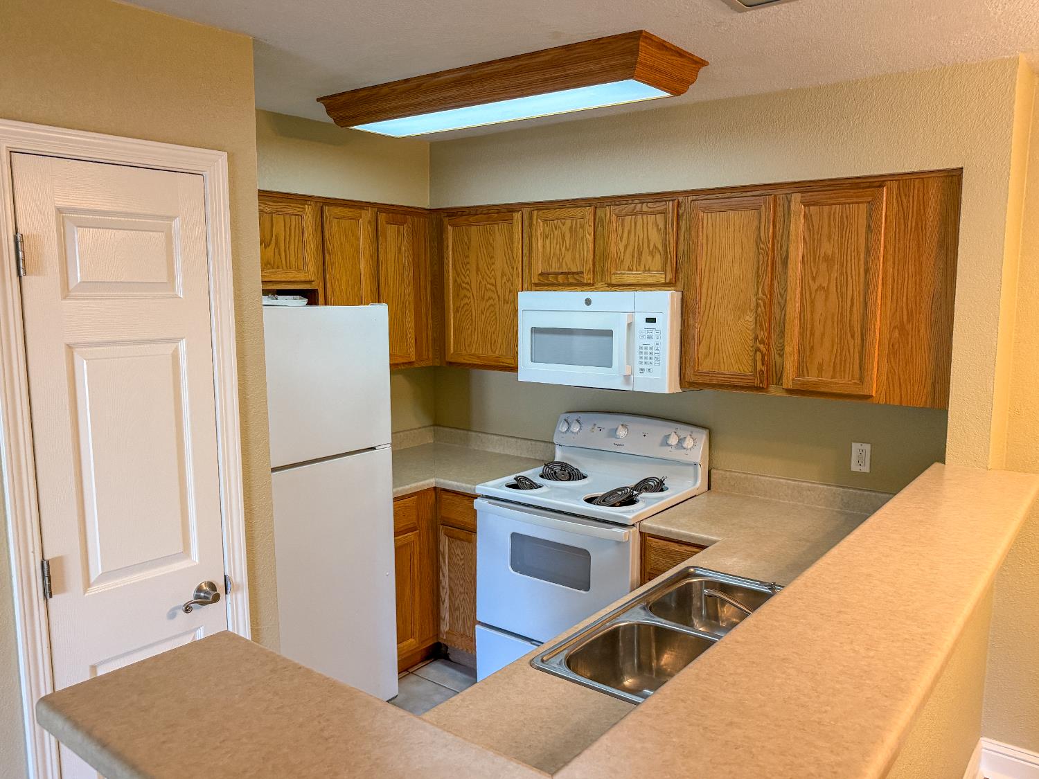 2881 Huntington Boulevard, Unit 150 Fresno, CA 93721 - Photo 2 of 15 a room with storage and utility