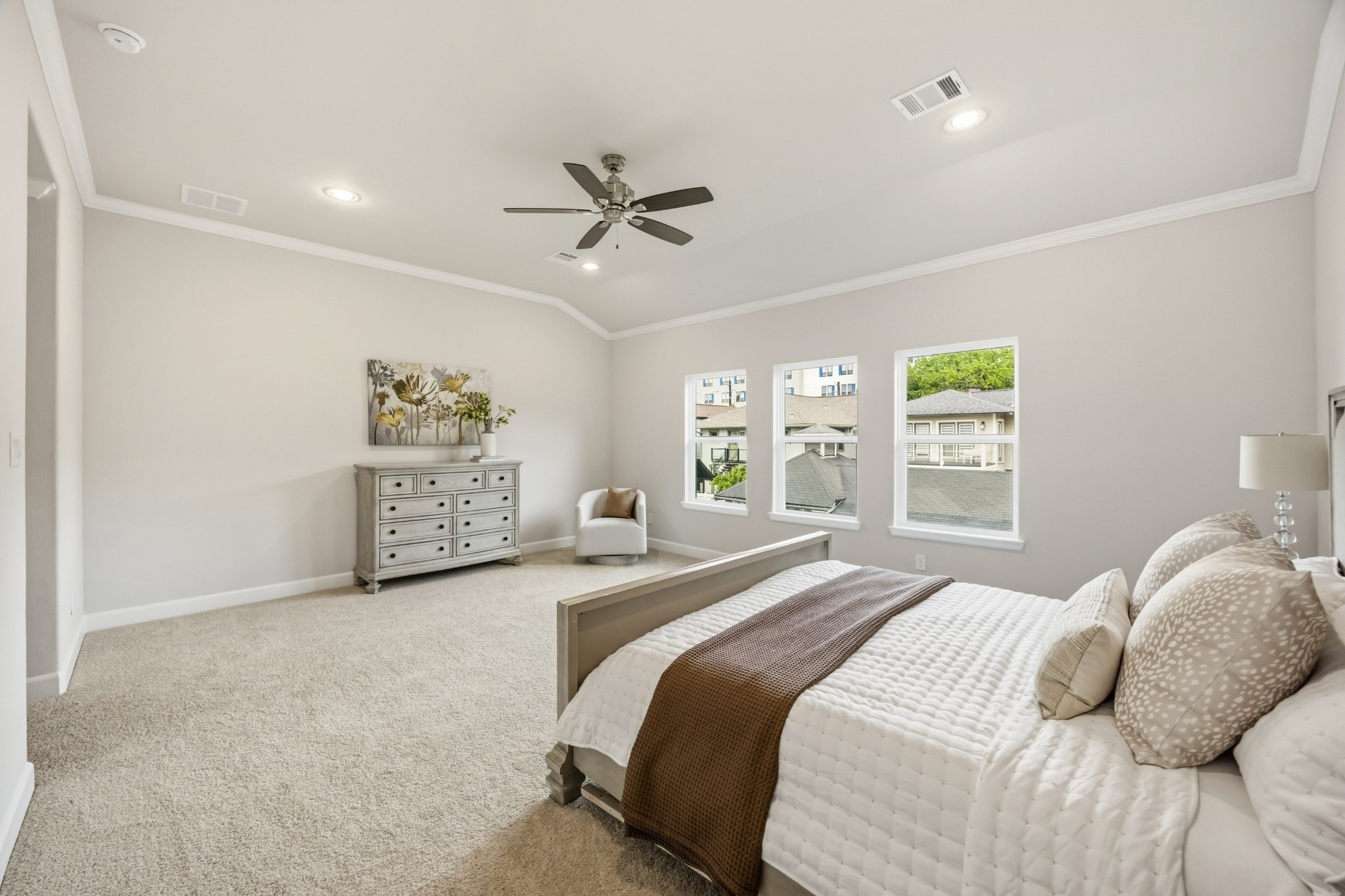 4317 Roseland Street, Unit B Houston, TX 77006 - Photo 18 of 29 Envision a cozy seating area, Internet-ready, where relaxation meets connectivity, against the backdrop of the primary bedroom's gracious layout.