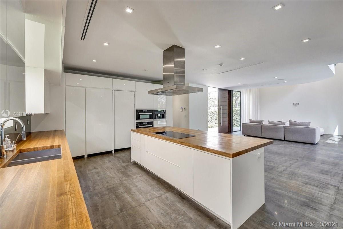 2125 North Bay Road Miami Beach, FL 33140 - Photo 18 of 71