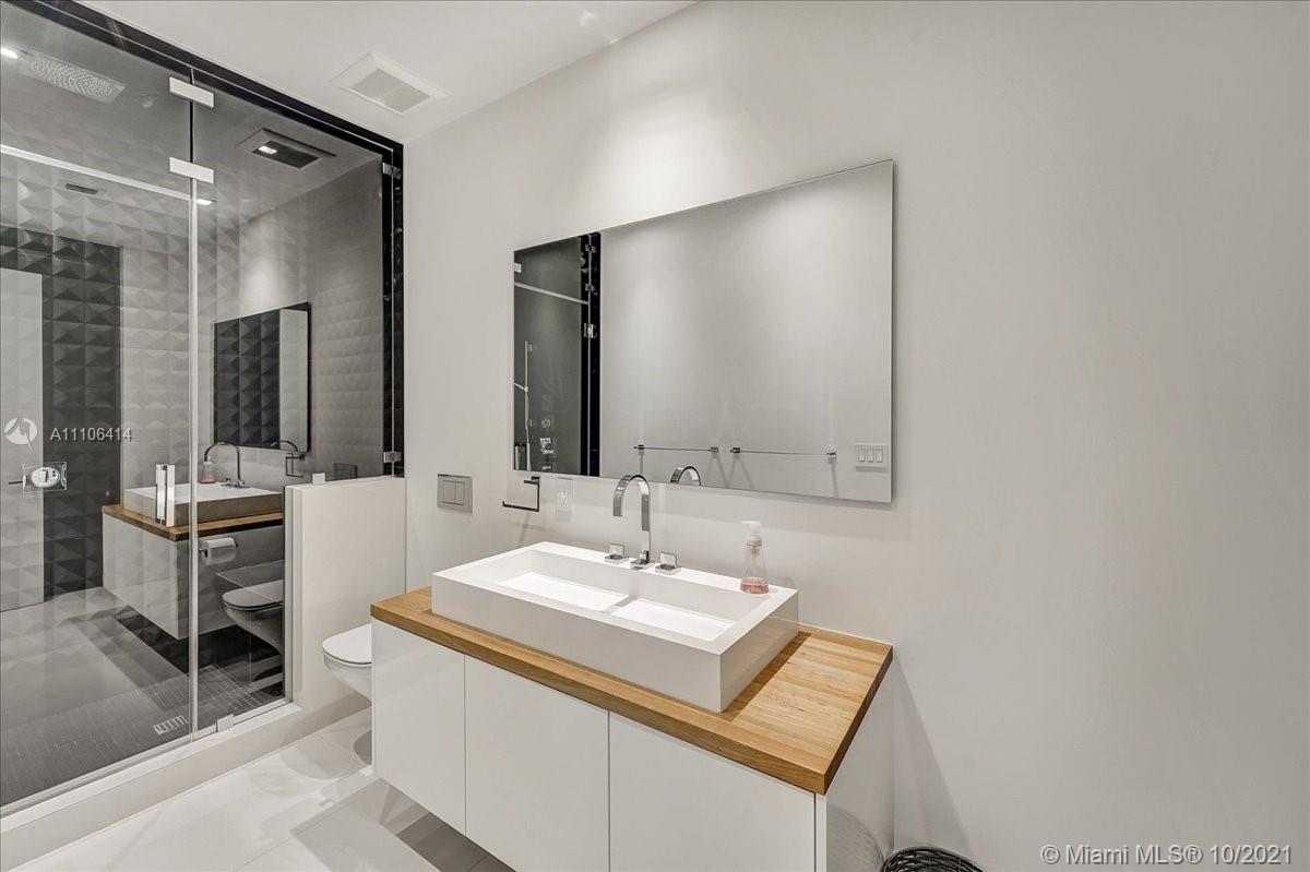 2125 North Bay Road Miami Beach, FL 33140 - Photo 35 of 71