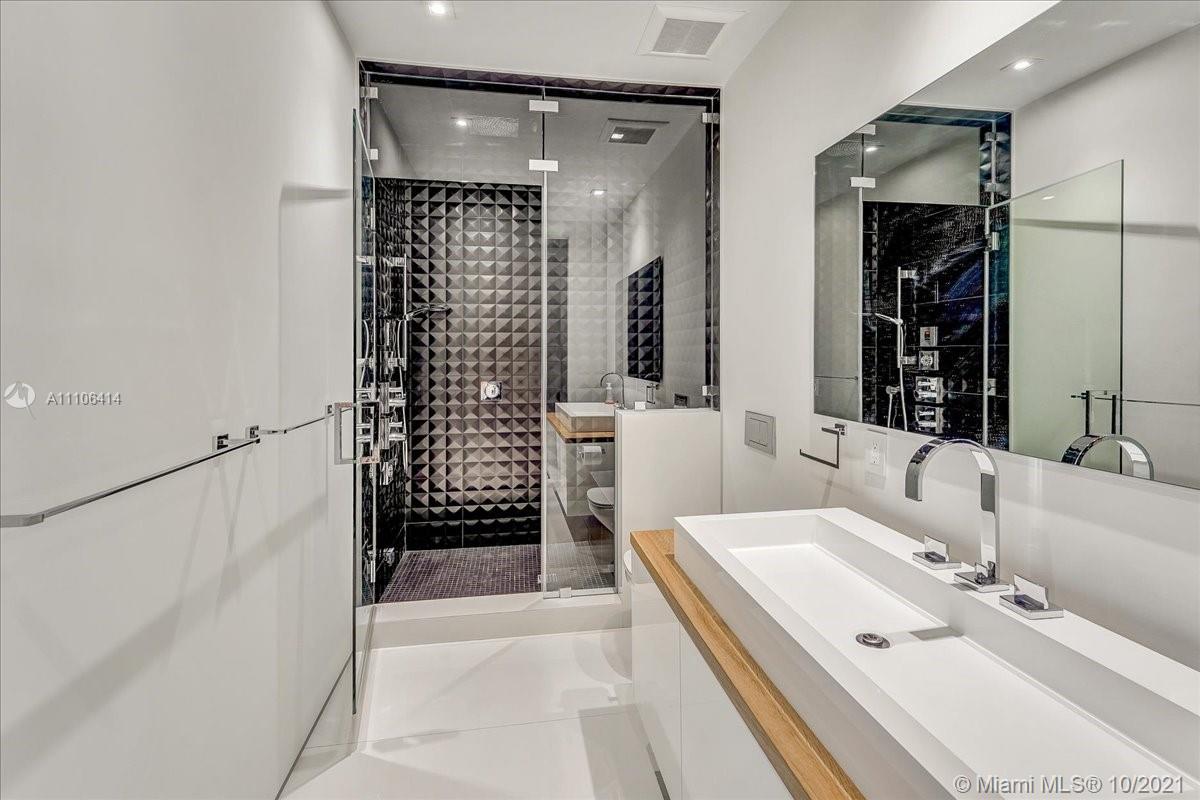 2125 North Bay Road Miami Beach, FL 33140 - Photo 36 of 71