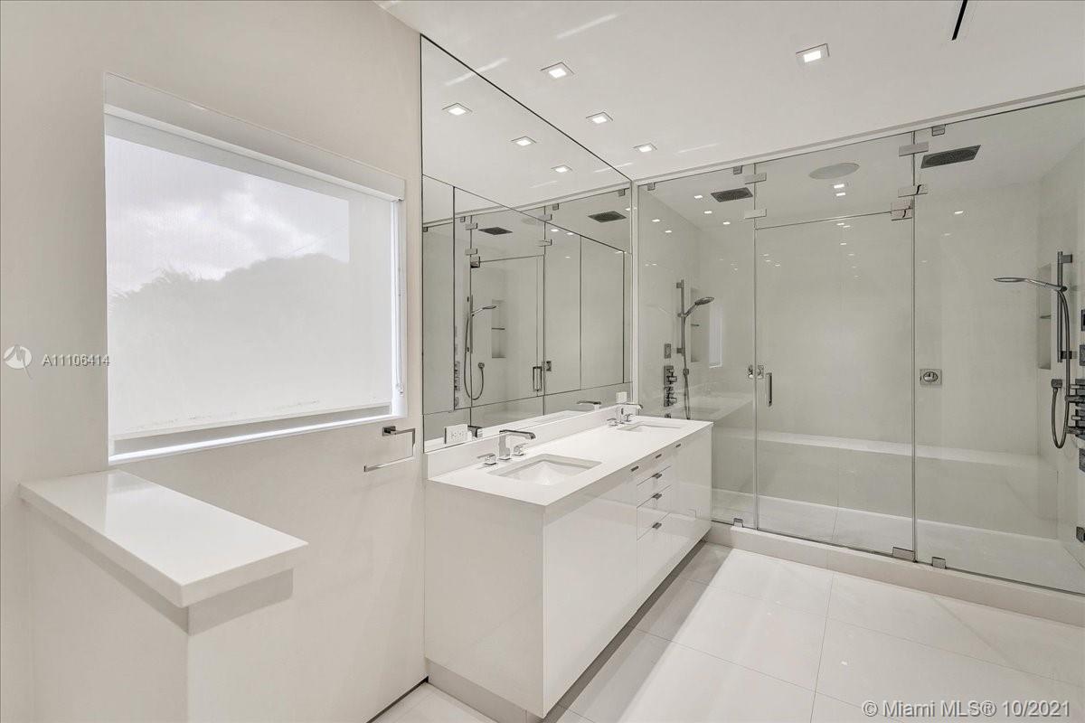 2125 North Bay Road Miami Beach, FL 33140 - Photo 39 of 71