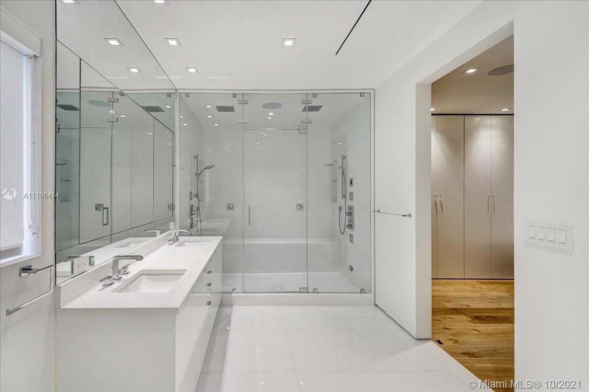 2125 North Bay Road Miami Beach, FL 33140 - Photo 40 of 71