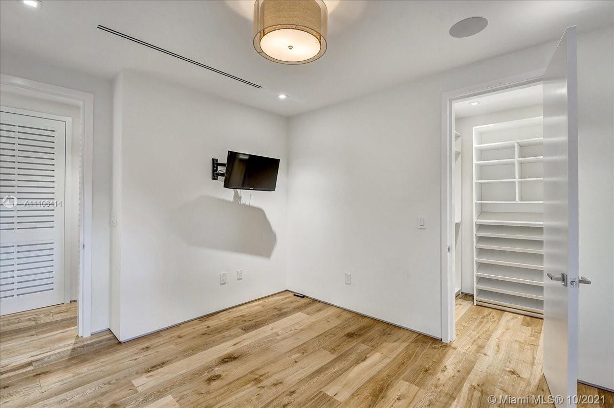 2125 North Bay Road Miami Beach, FL 33140 - Photo 44 of 71