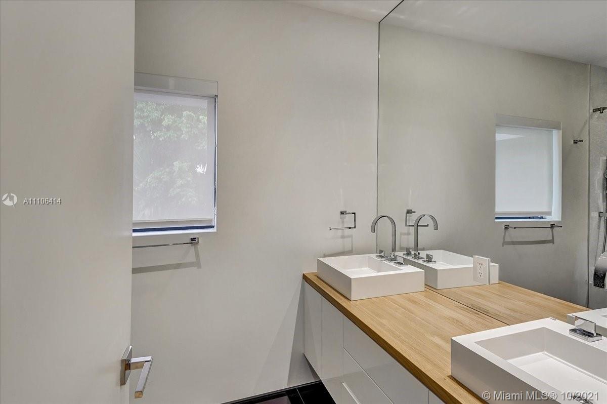 2125 North Bay Road Miami Beach, FL 33140 - Photo 48 of 71