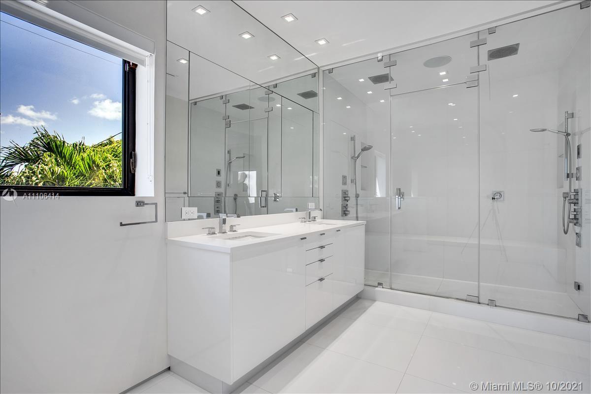 2125 North Bay Road Miami Beach, FL 33140 - Photo 49 of 71