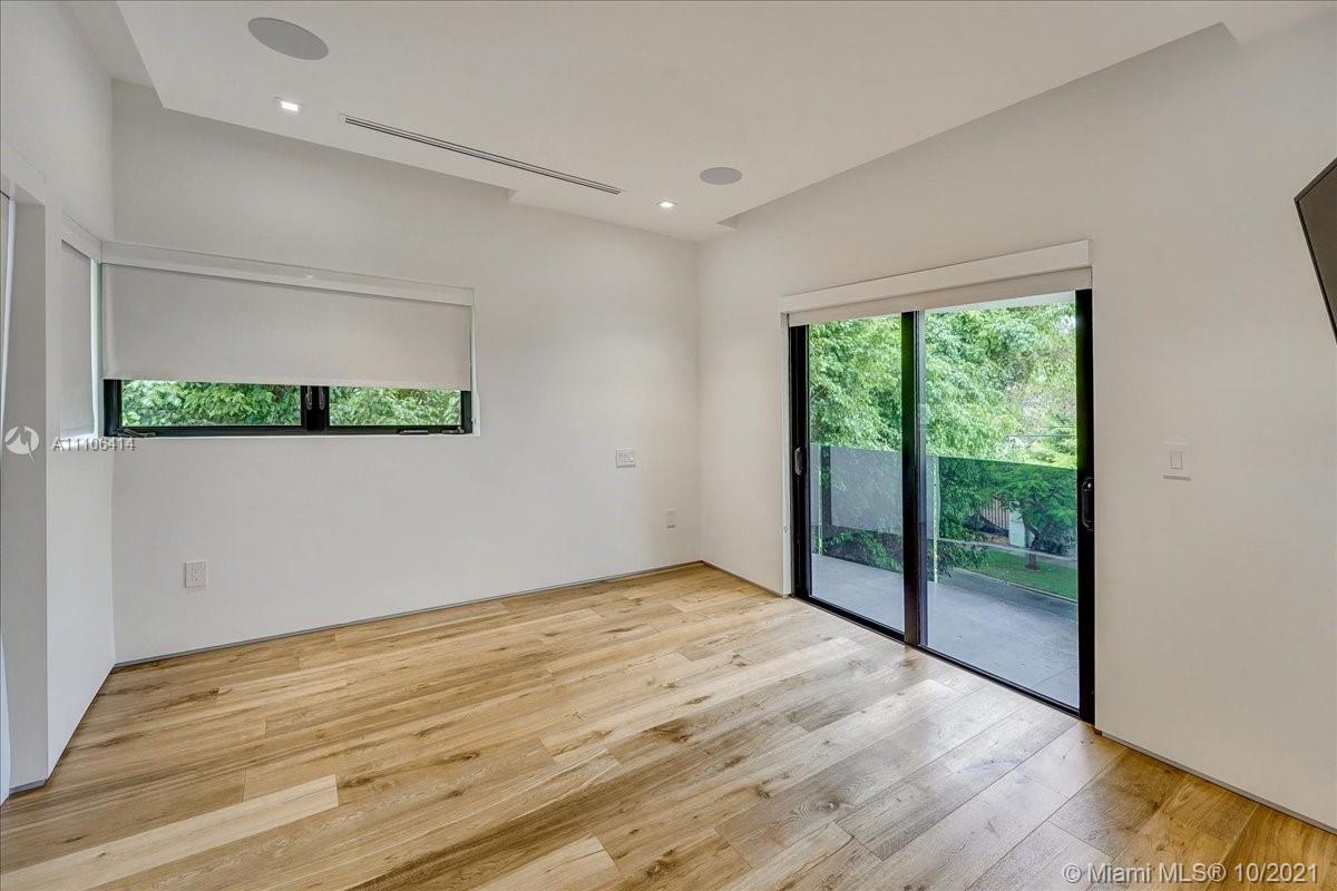 2125 North Bay Road Miami Beach, FL 33140 - Photo 53 of 71 en empty room with window