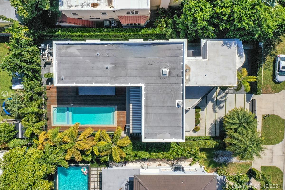 2125 North Bay Road Miami Beach, FL 33140 - Photo 68 of 71 an aerial view of a house with a yard and a fountain