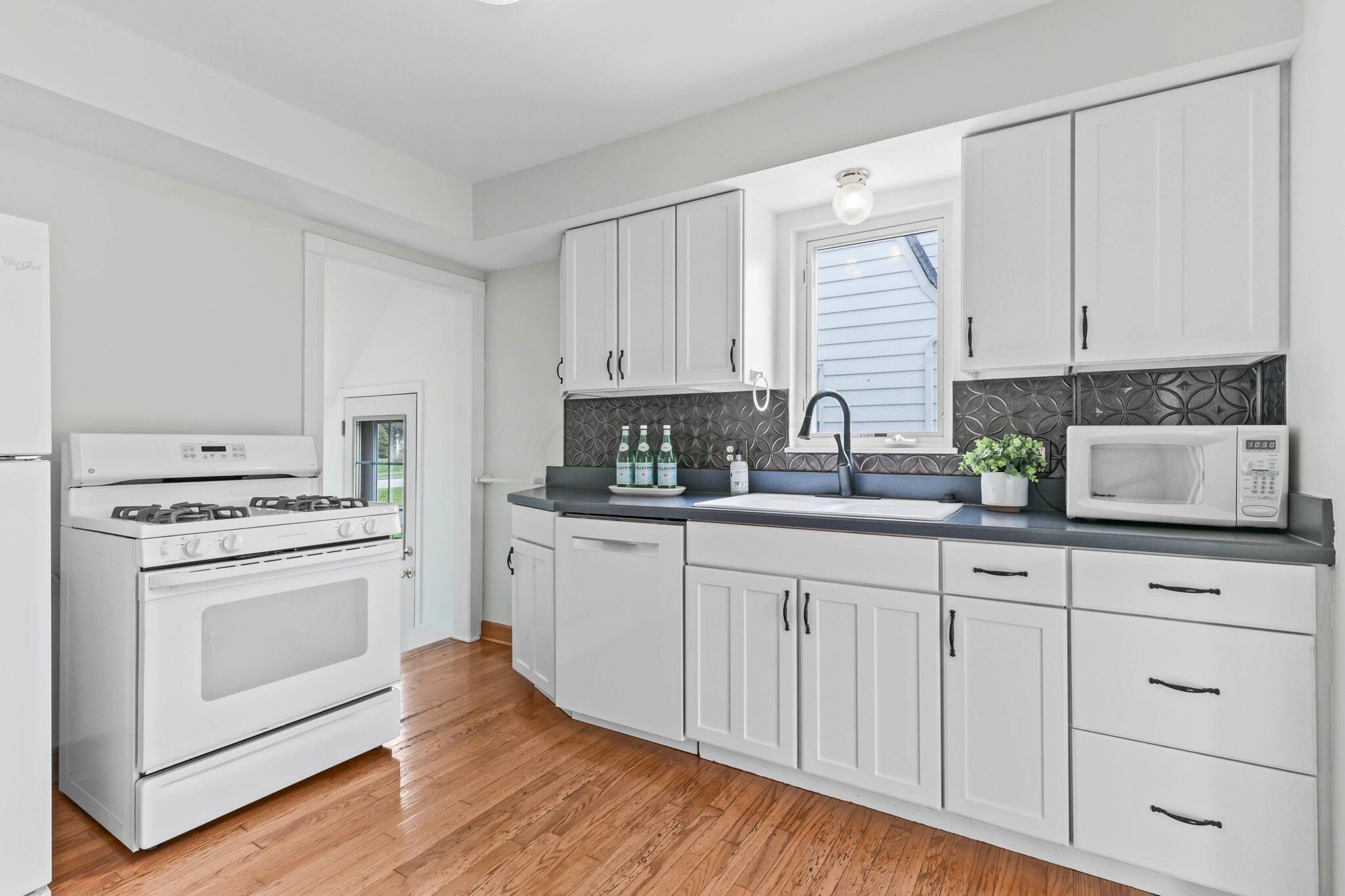 423 Garden Road Columbus, OH 43214 - Photo 6 of 29 Kitchen
