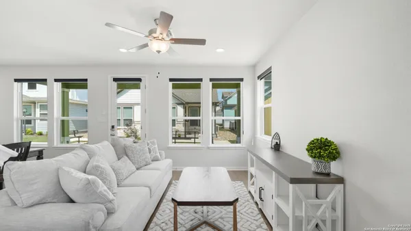 $2,195 | 2133 Hofstaat, New Braunfels, TX 78130