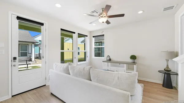 $2,195 | 2133 Hofstaat, New Braunfels, TX 78130