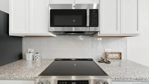 $2,195 | 2133 Hofstaat, New Braunfels, TX 78130