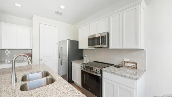 $2,195 | 2133 Hofstaat, New Braunfels, TX 78130