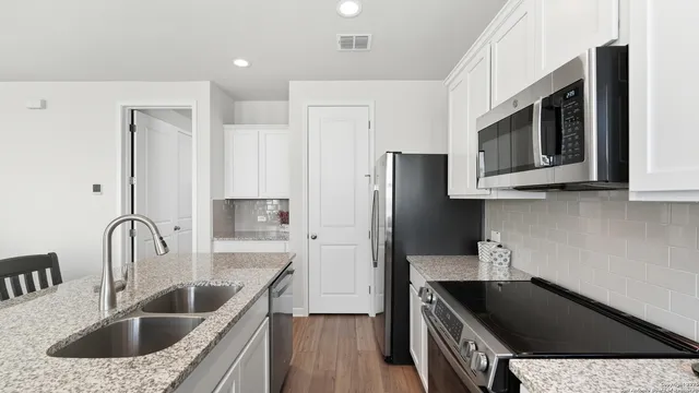 $2,500 | 2133 Hofstaat, New Braunfels, TX 78130