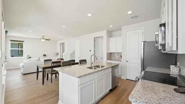 $2,195 | 2133 Hofstaat, New Braunfels, TX 78130