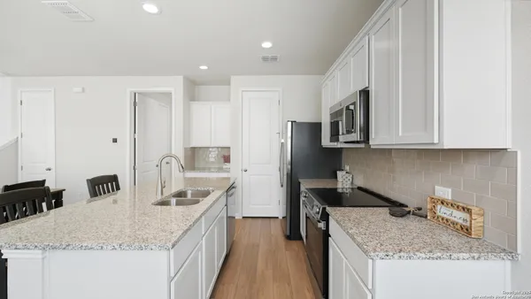 $2,195 | 2133 Hofstaat, New Braunfels, TX 78130