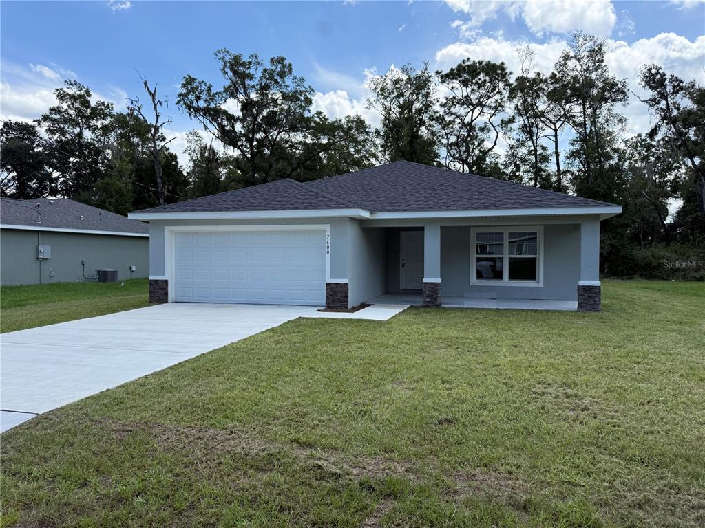17600 Southwest 113th Place Dunnellon, FL 34432 - Photo 1 of 33 a front view of a house with a garden