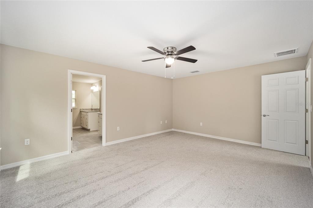 17600 Southwest 113th Place Dunnellon, FL 34432 - Photo 17 of 33 an empty room with a bathroom
