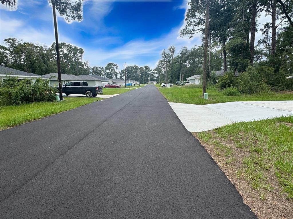 17600 Southwest 113th Place Dunnellon, FL 34432 - Photo 32 of 33 a view of a street with a yard