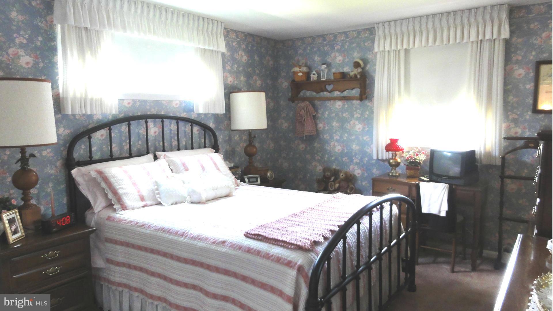 3726 Collier Road Randallstown, MD 21133 - Photo 9 of 20 a bedroom with a bed and a table with lamp