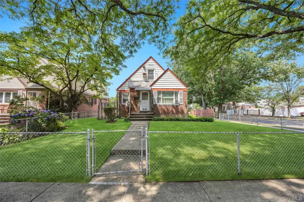 $888,000 | 79-04 268th Street | Floral Park