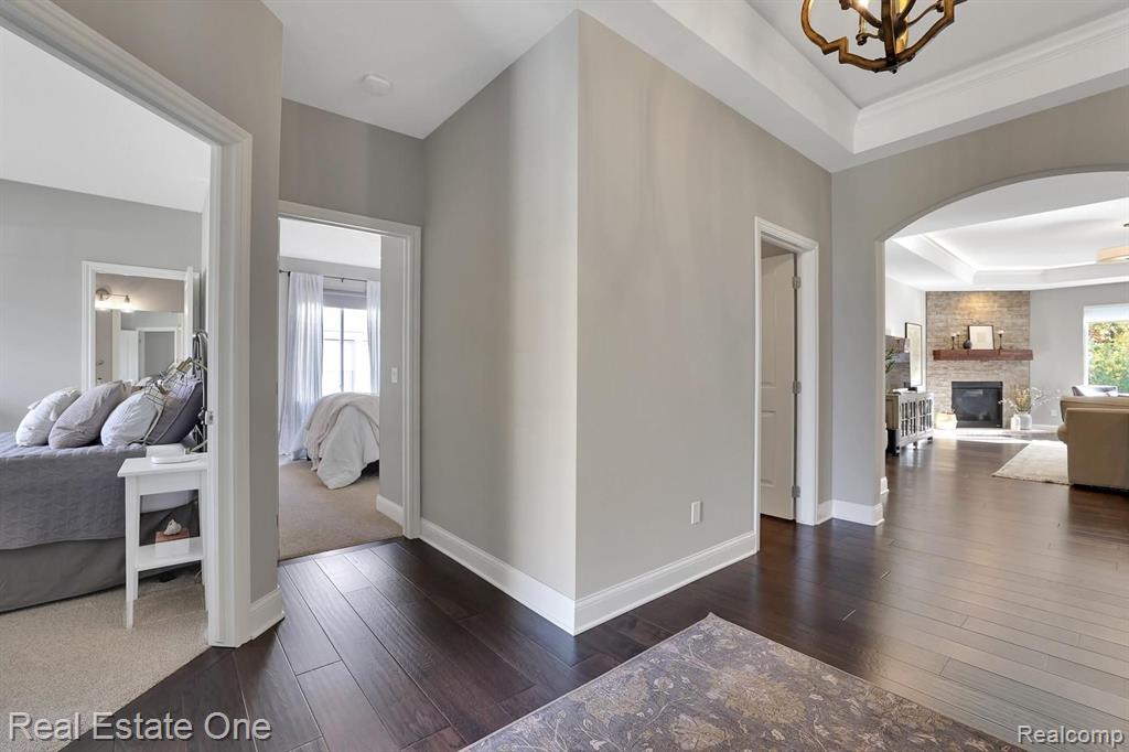 618 Robinson Drive Rochester Hills, MI 48307 - Photo 3 of 47