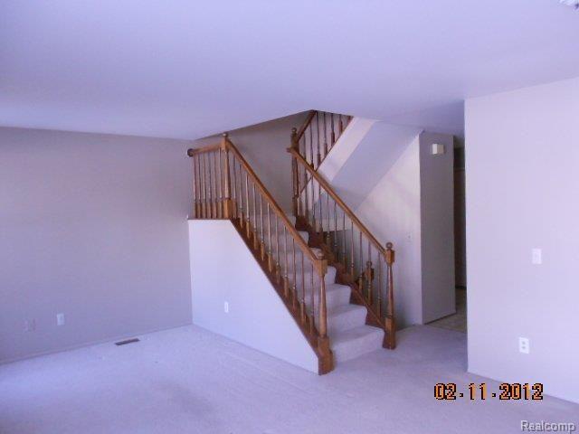 631 Byron Court Rochester, MI 48307 - Photo 5 of 10 8living.jpg